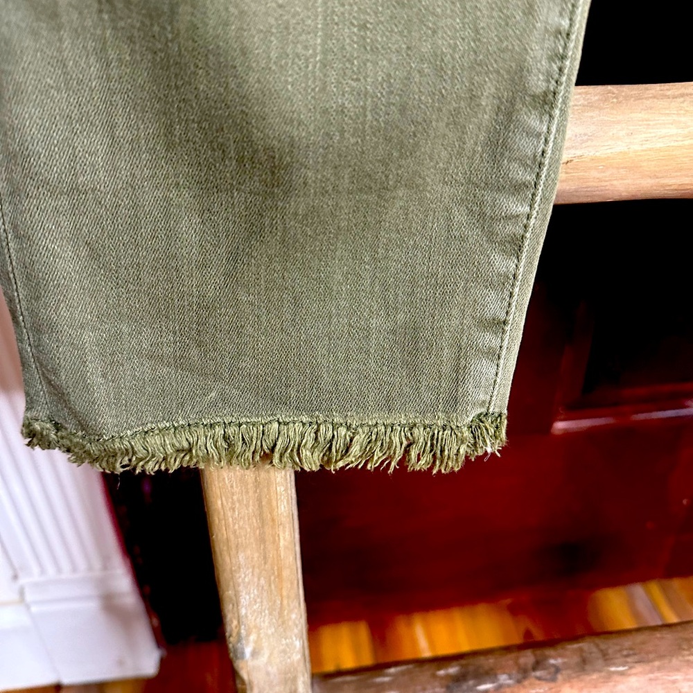 Chicos NWOT denim olive colored fray ankle jean - Picture 2 of 3